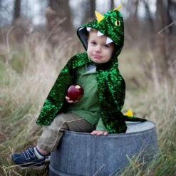 Great Pretenders Toddler Dragon Cape, Grn Hüte, Masken Und Partyzubehör, Grün (53062) -Schleich Verkaufe great pretenders toddler dragon cape grn huete masken und partyzubehoer gruen 53062 3
