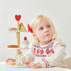 Le Toy Van – Dreistöckige Honeybake Etagere Aus Holz Für Kinder Mit Rollenspiel-Kuchen | Für Mädchen & Jungen Rollenspiel Mit Geburtstagstorte Oder Nachmittagstee -Schleich Verkaufe le toy van dreistoeckige honeybake etagere aus holz fuer kinder mit rollenspiel kuchen fuer maedchen jungen rollenspiel mit geburtstagstorte oder nachmittagstee 3