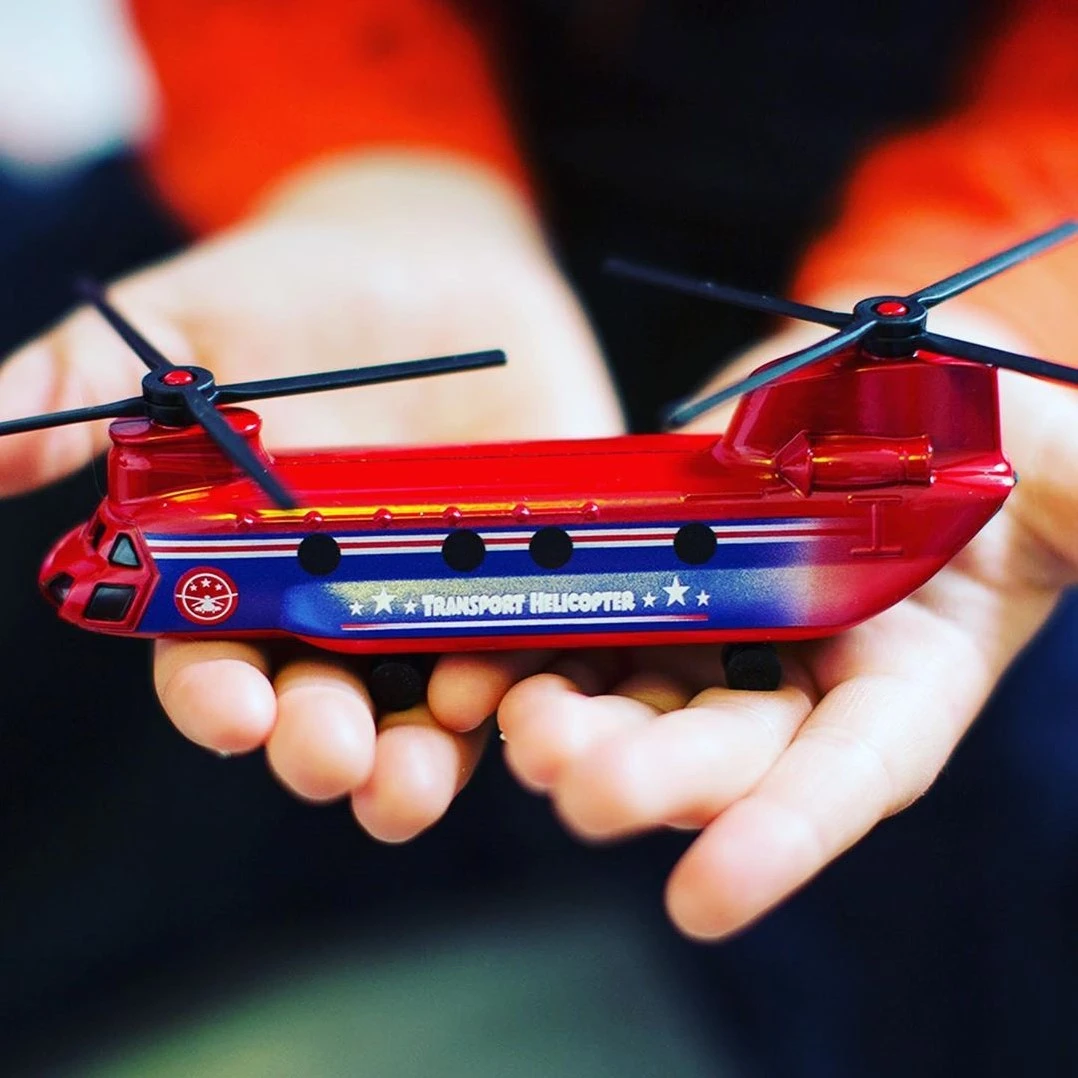 Siku 1689, Transporthubschrauber, Rot/Blau, Metall/Kunststoff, Klappbare Rotoren 2 Siku 1689, Transporthubschrauber, Rot/Blau, Metall/Kunststoff, Klappbare Rotoren – Bild 2